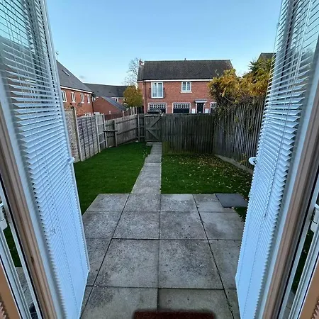 Modern Townhouse - 3 Bed 2.5 Bath 2 Private Gated Parking Villa Wellingborough Exterior photo