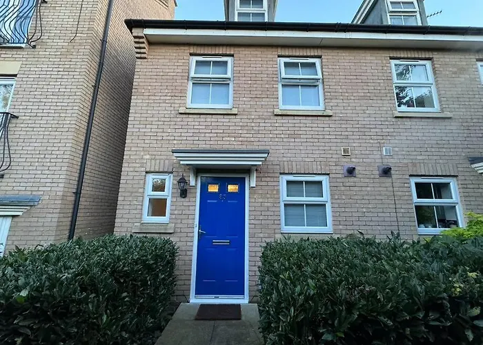 Modern Townhouse - 3 Bed 2.5 Bath 2 Private Gated Parking
