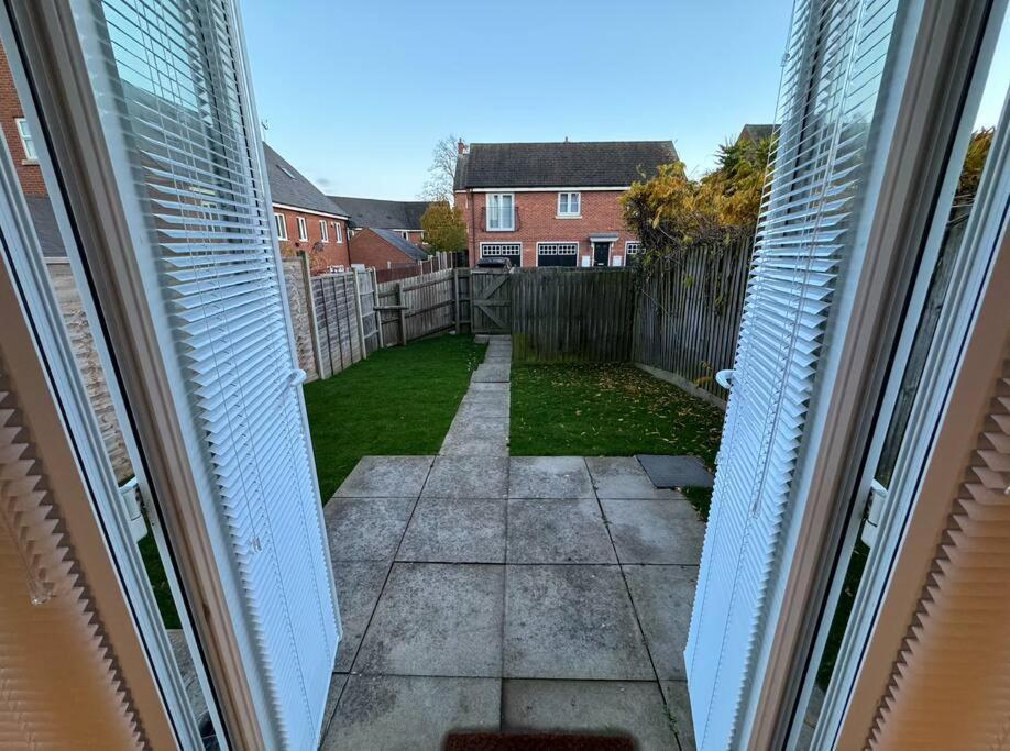 Modern Townhouse - 3 Bed 2.5 Bath 2 Private Gated Parking Holiday home Wellingborough