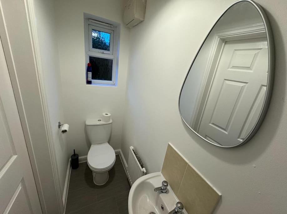 Modern Townhouse - 3 Bed 2.5 Bath 2 Private Gated Parking Holiday home