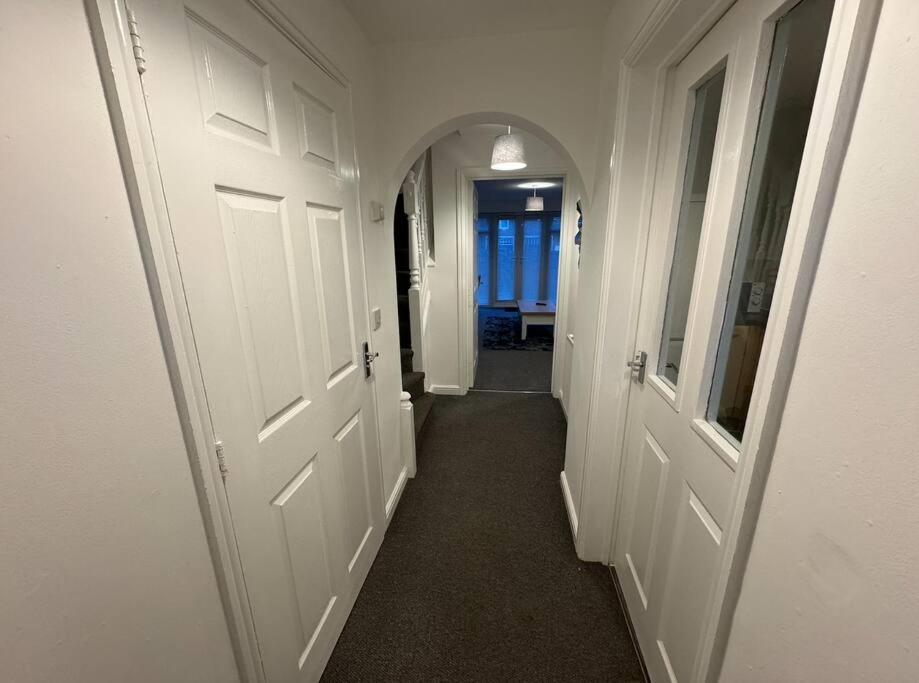 Modern Townhouse - 3 Bed 2.5 Bath 2 Private Gated Parking *