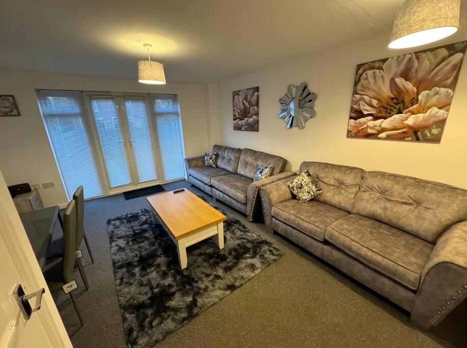 Modern Townhouse - 3 Bed 2.5 Bath 2 Private Gated Parking Holiday home *
