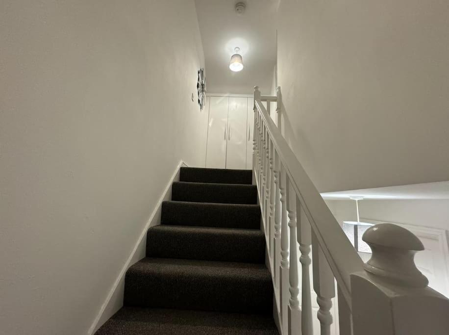 Modern Townhouse - 3 Bed 2.5 Bath 2 Private Gated Parking Holiday home